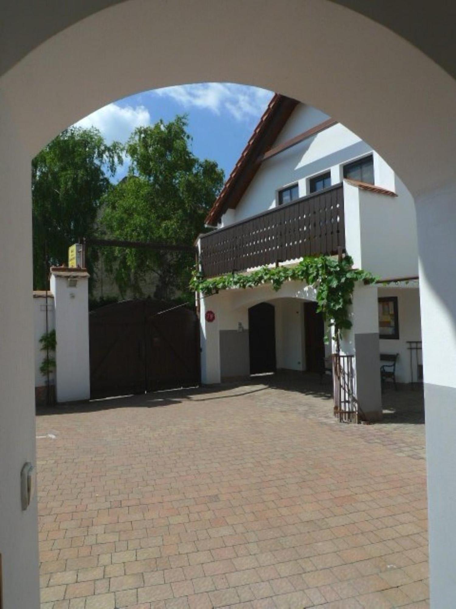 Pension Cerny Jezdec Lednice Εξωτερικό φωτογραφία