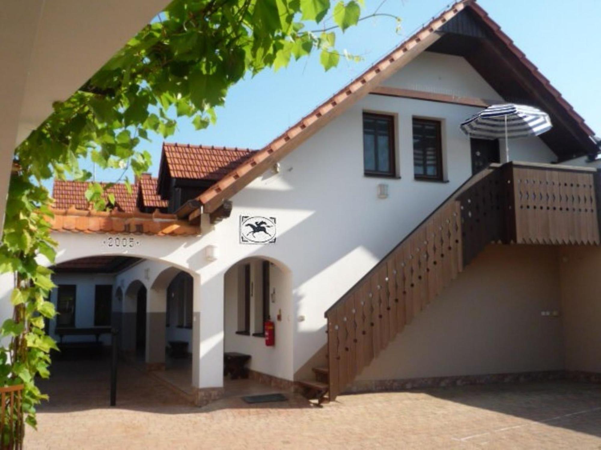 Pension Cerny Jezdec Lednice Εξωτερικό φωτογραφία
