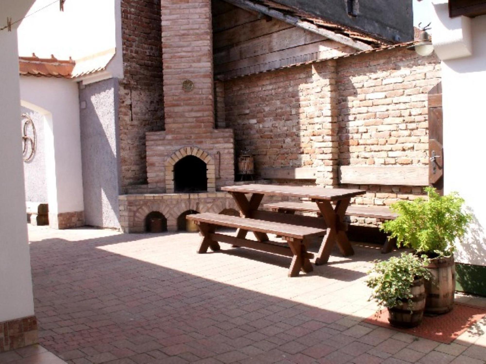 Pension Cerny Jezdec Lednice Εξωτερικό φωτογραφία